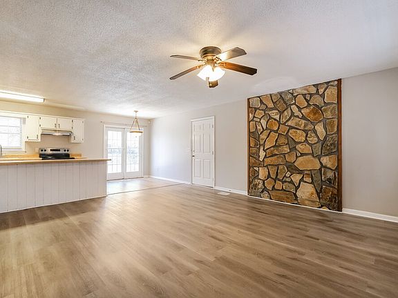 5th image of 2915 Winchester Dr