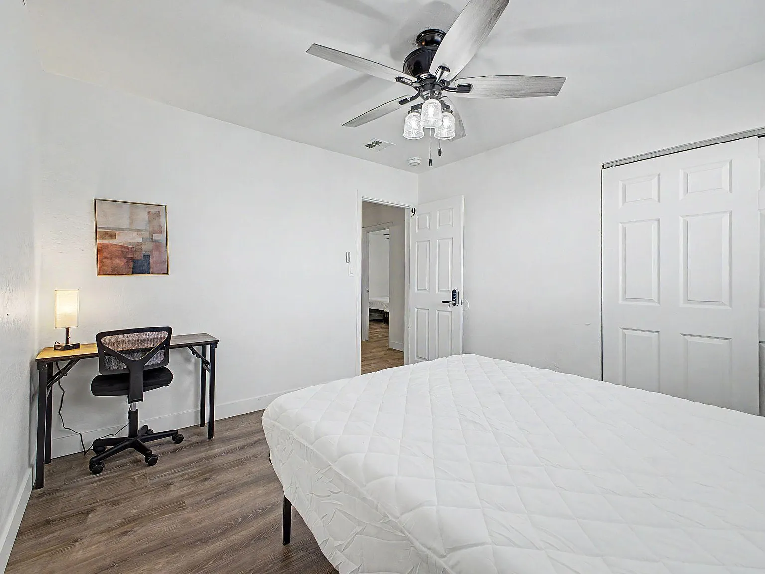 4 bed, 4.0 bath, 2600 sqft, $949 — Photo 3