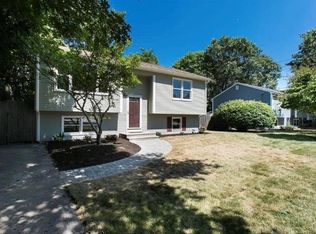 100 Holmes Rd, Warwick, RI 02888