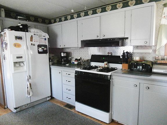 4th image of 7 Pinewood Dr