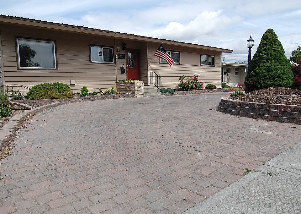 1st image of 1028 S Skyline Dr
