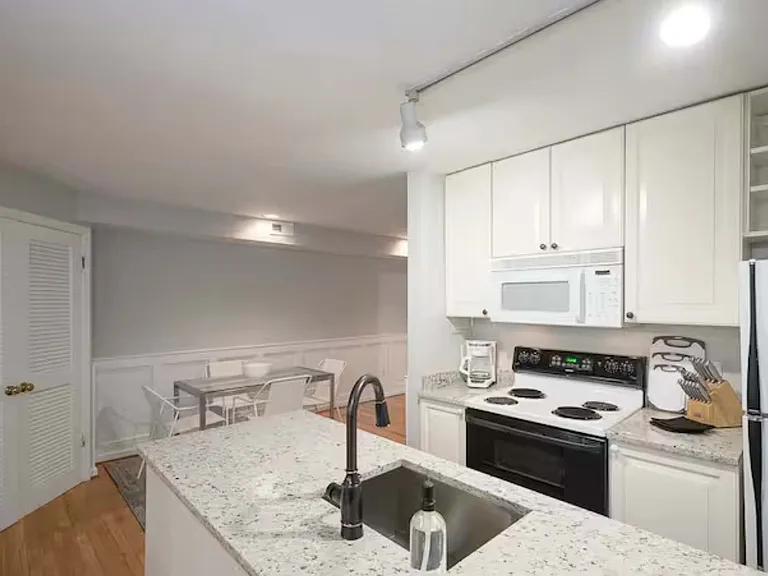 2110 R St NW #B — Photo 5