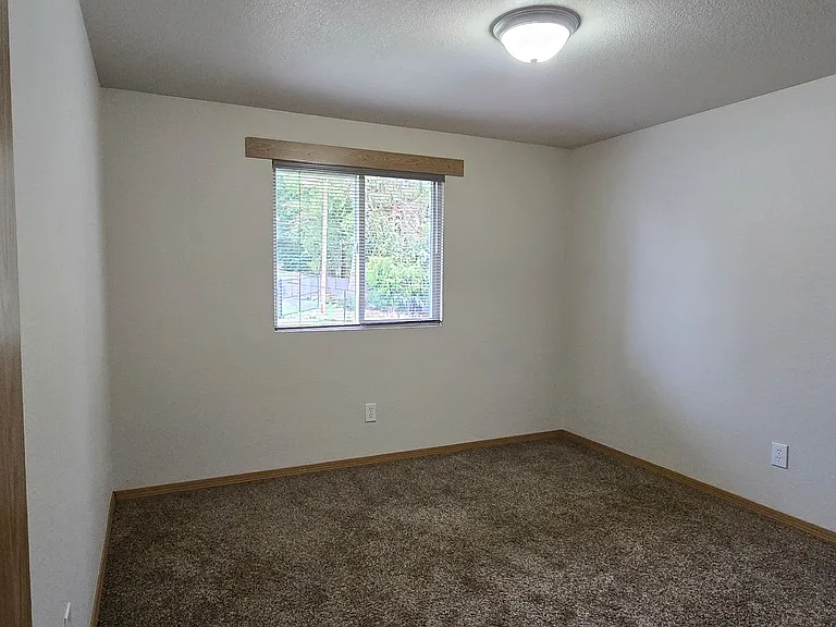 2261 E Crestview Dr — Photo 14