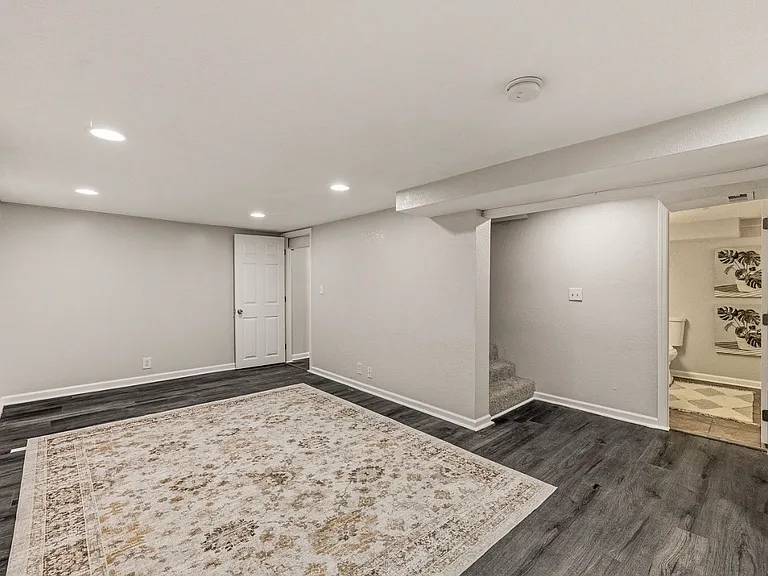 6739 Roe Ave — Photo 40