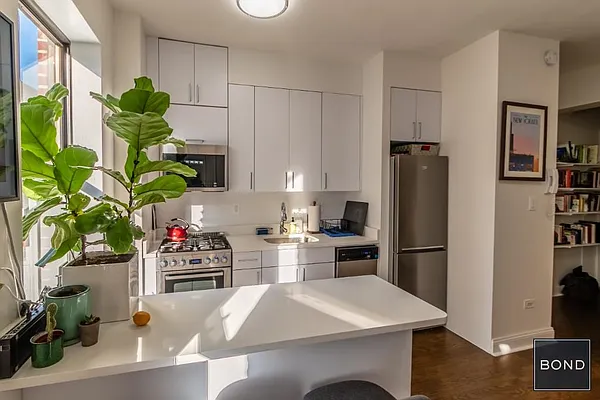 Rented by Bond New York | media 5