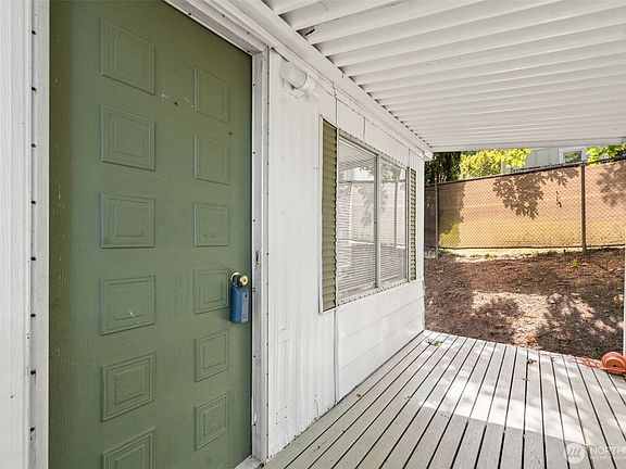 4th image of 18705 1st Avenue NE