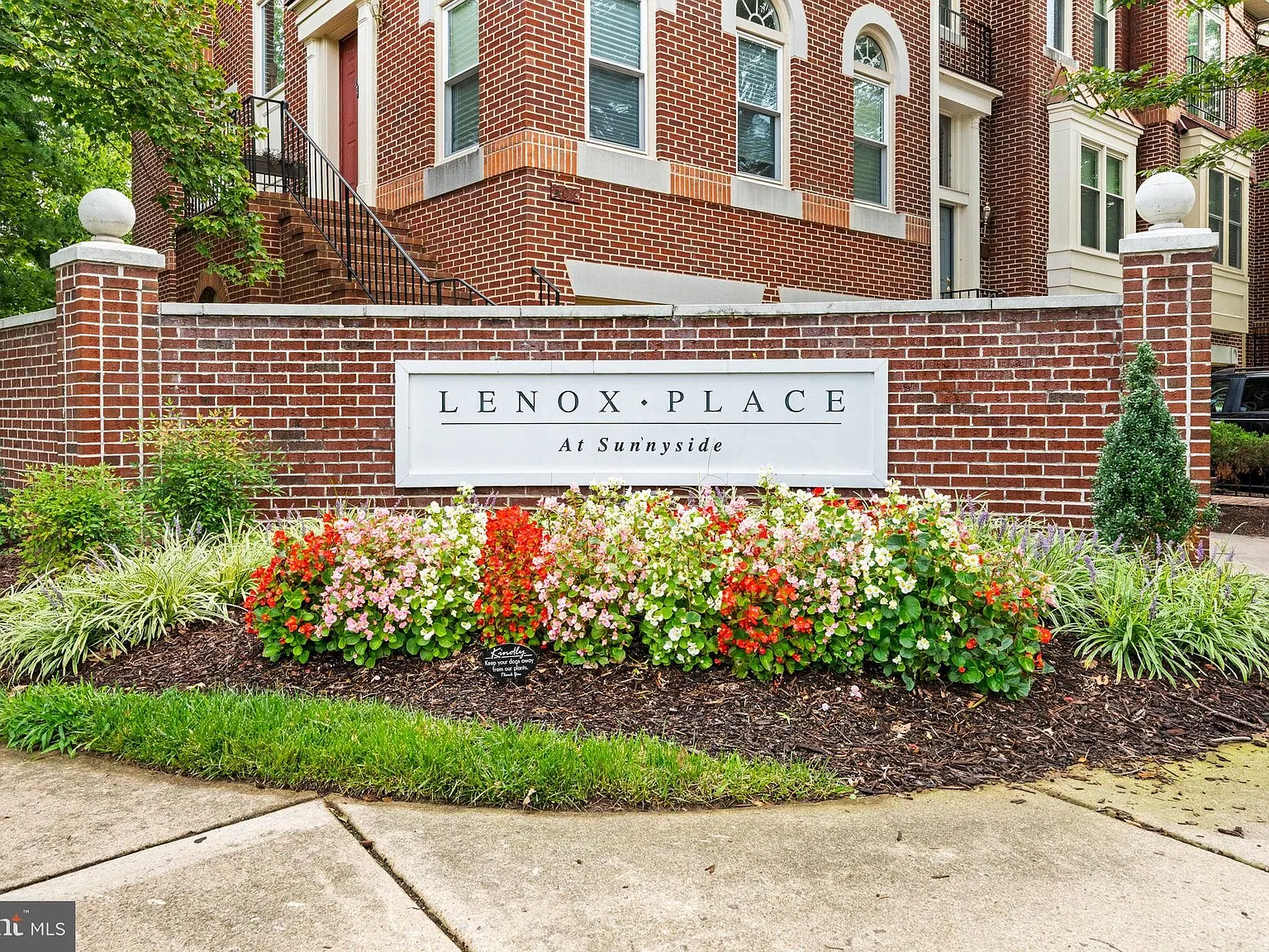 3 bed, 2.5 bath, 1940 sqft, $4,200 — Photo 3