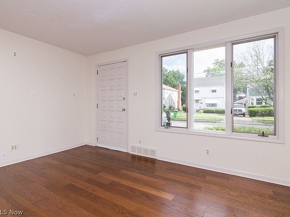 5th image of 13416 Thraves Ave