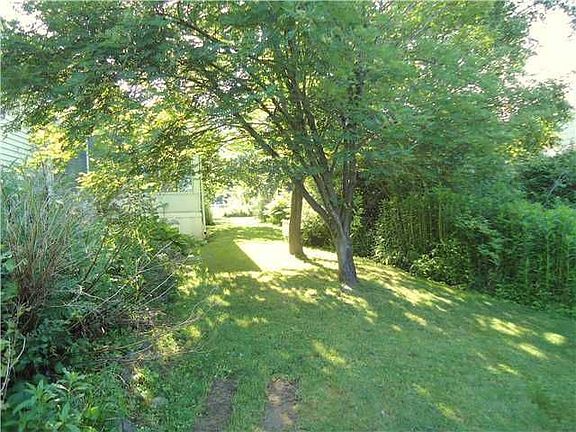 2nd image of 3 Hickory Pond Dr