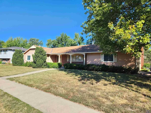 1900 SW 30th St S, Topeka, KS 66611