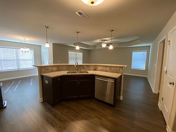 3rd image of 289 Lazy Oak Dr