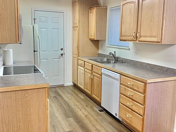 3rd image of 709 Buckhorn Mountain Ct