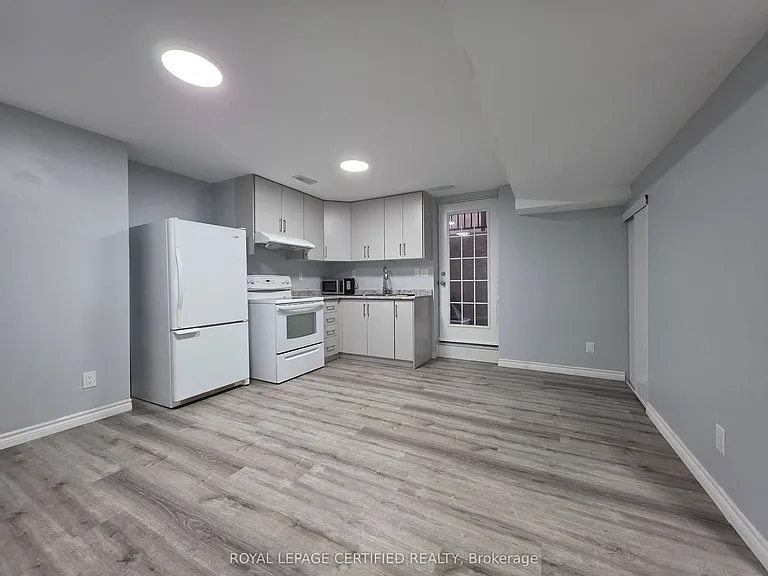 100 Chase Cres #BASEMENT — Photo 2