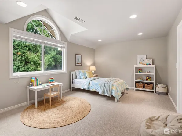 19305 4th Place SW, Normandy Park, WA 98166