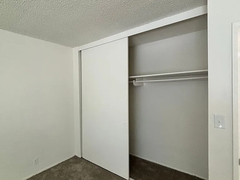 University Terrace Apartments — Photo 16