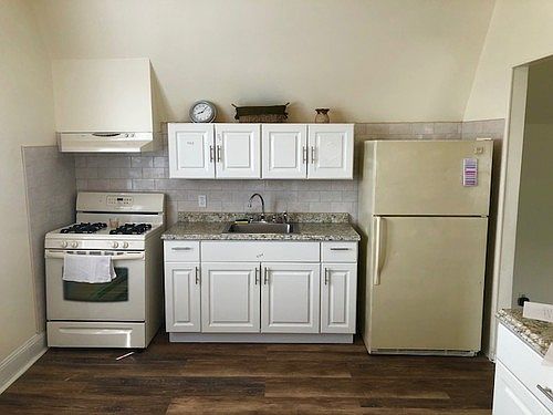 2nd image of 325 23rd St #3