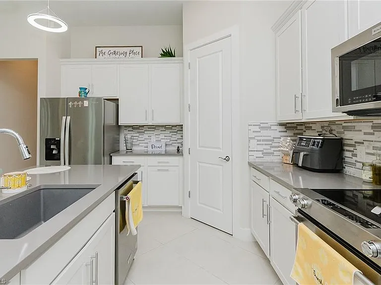 4302 Washington Pl — Photo 9