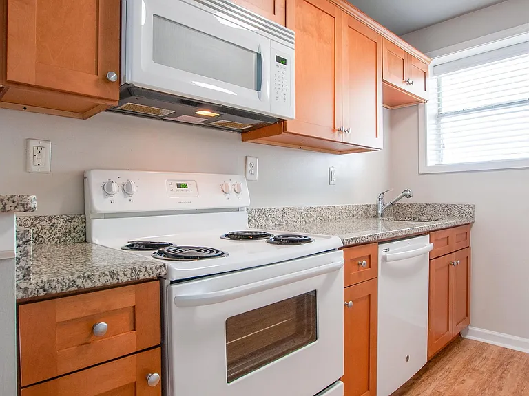 271 Glen Iris Dr NE #5B — Photo 4