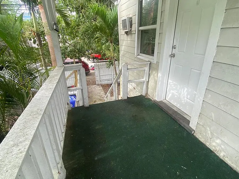 115 NE 2nd St #2 — Photo 2