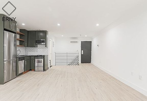 3rd image of 806 President St #1G
