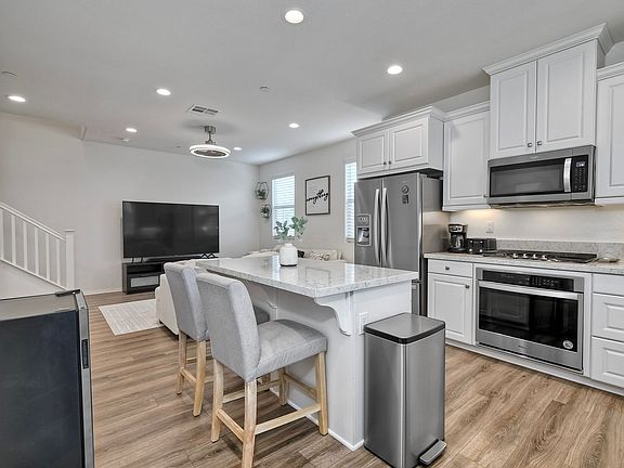 2nd image of 2211 Solara Ln