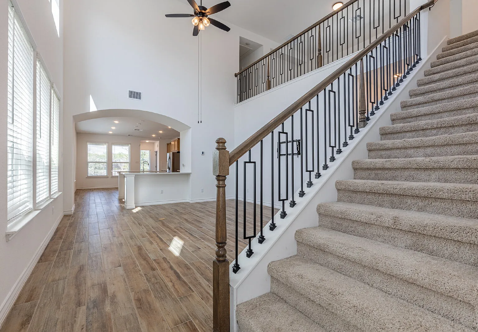 4 bed, 2.5 bath, 2340 sqft, $2,700 — Photo 4