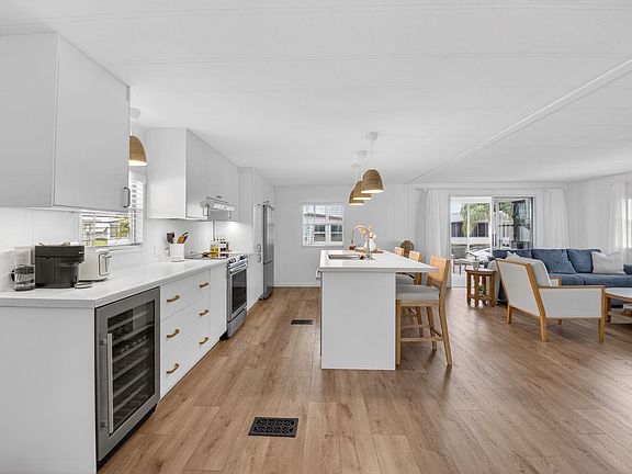 4th image of 53002 Del Rio Bay