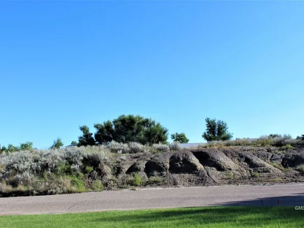 721 Windham Sq, Glendive, MT 59330