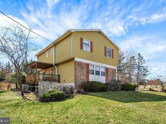 3rd image of 443 Lake Meade Dr