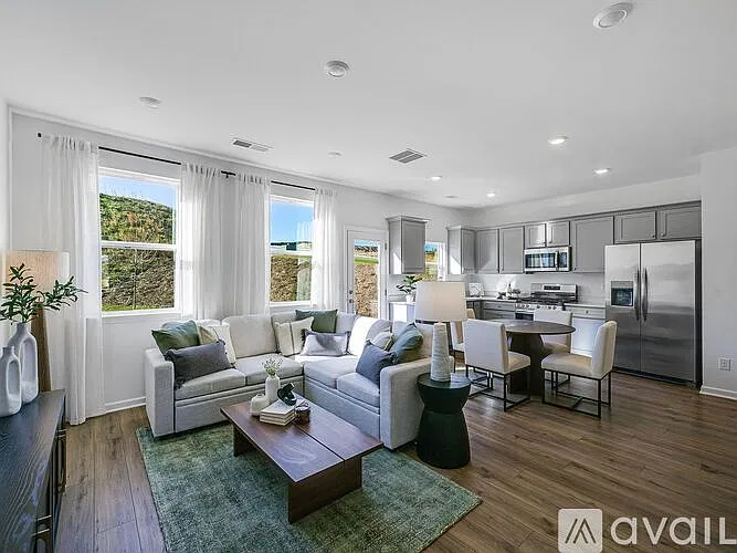 3 bed, 1400 sqft, $1,950 — Photo 2