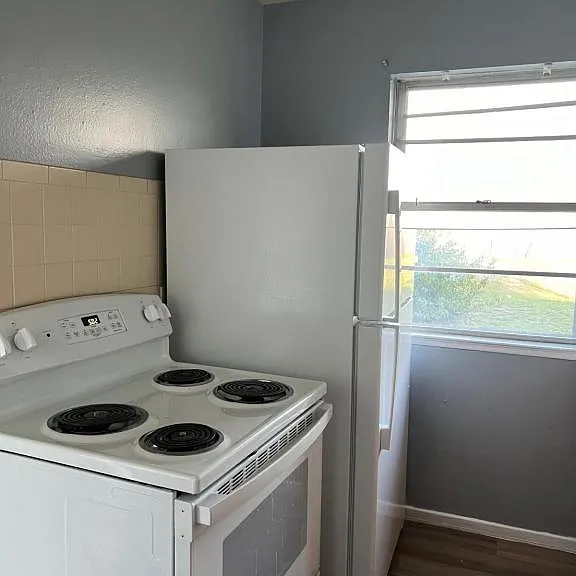 843 NW 58th St — Photo 7