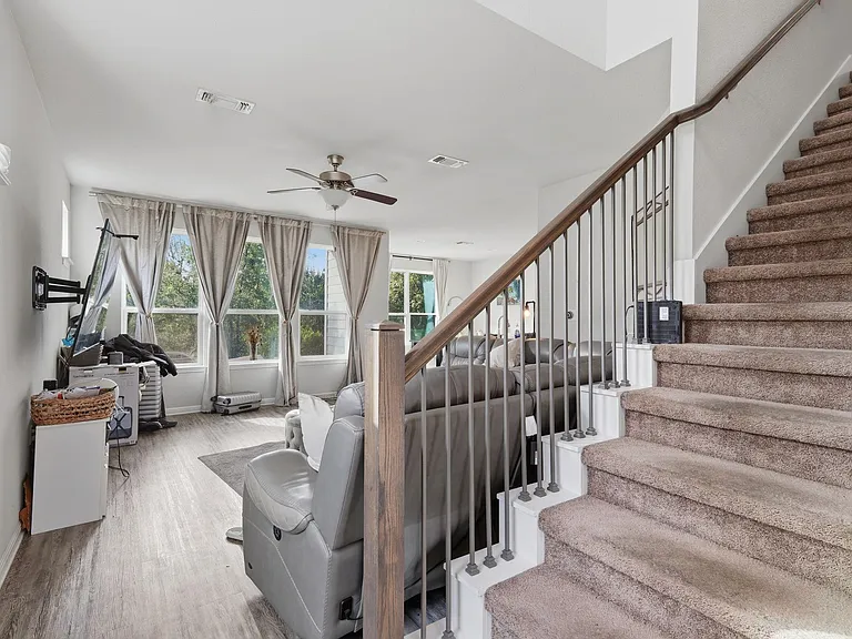 10005 Dalliance Ln — Photo 4