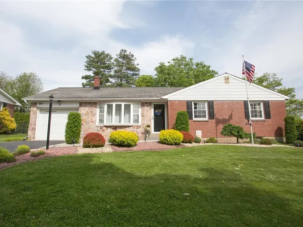 4 Forest Dr, Nazareth, PA 18064