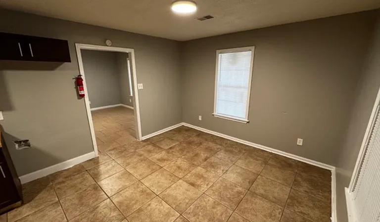 1496 Oakwood St — Photo 13