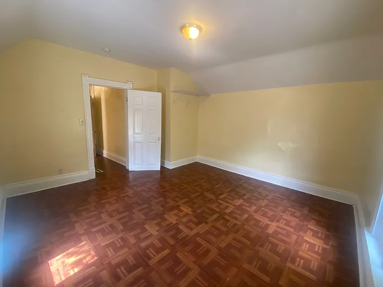 2117 Ilion Ave N — Photo 3