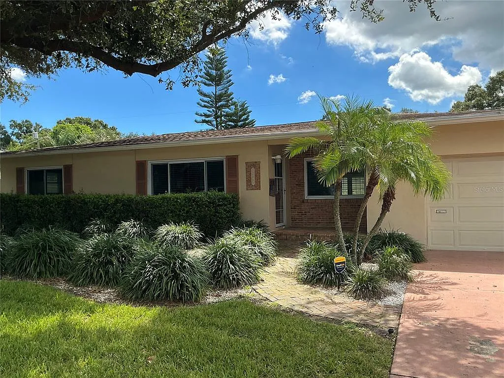 4 bed, 3.0 bath, 2118 sqft, $3,400 — Photo 3