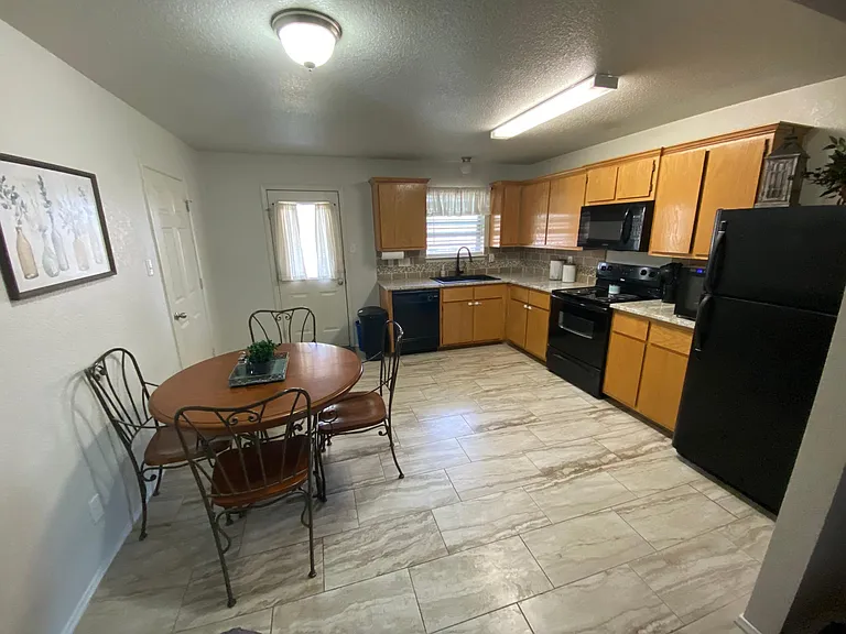 4706 Stonehaven Dr — Photo 10