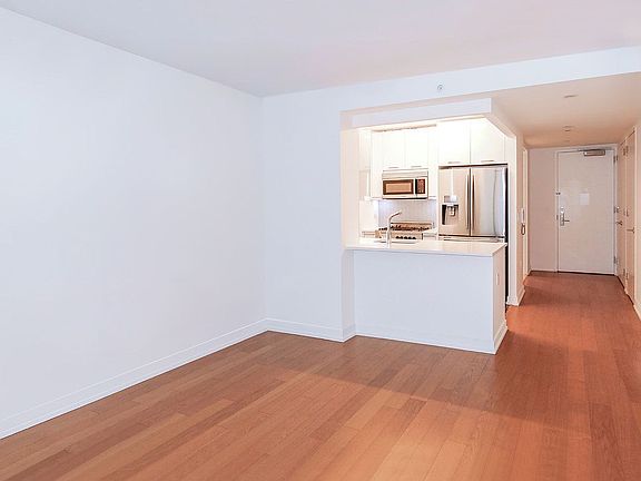 5th image of 227 W 77th St APT 15J