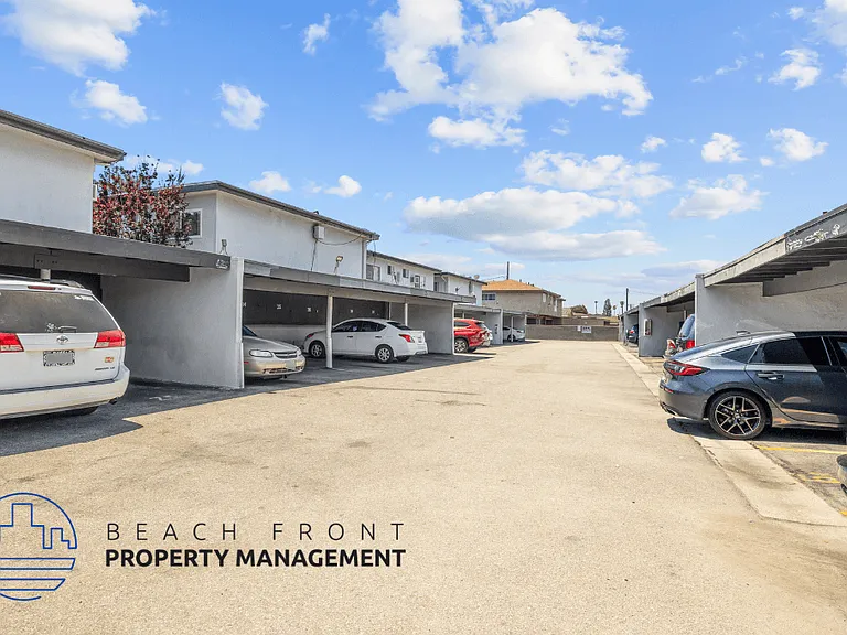 10429 La Reina Ave. — Photo 24