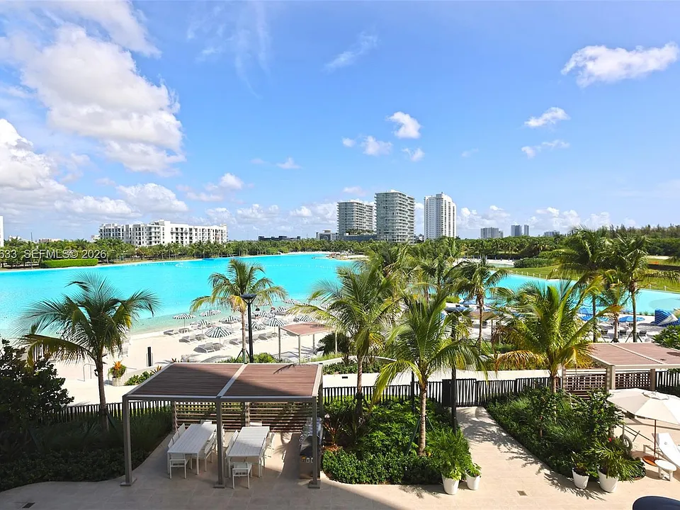 2411 Laguna Cir #209