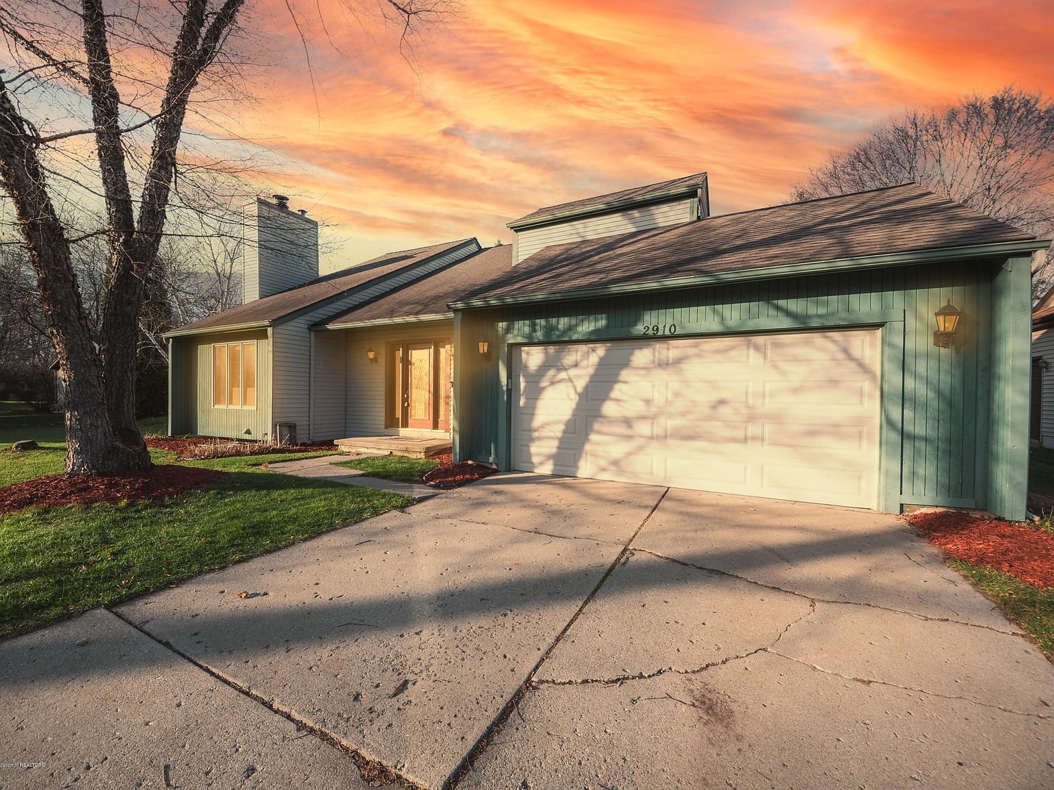 2910 Delta River Dr, Lansing, MI 48906 Zillow