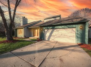 2910 Delta River Dr, Lansing, MI 48906