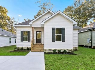 61450 Marie Dr, Lacombe, LA 70445