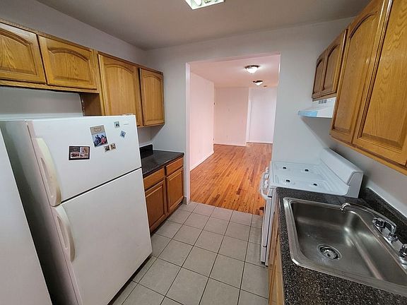 3rd image of 3038 Holland Ave APT 8