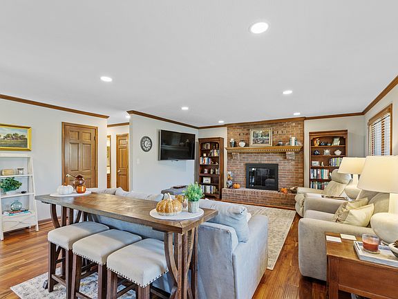 5th image of 1066 Lakewood South Dr