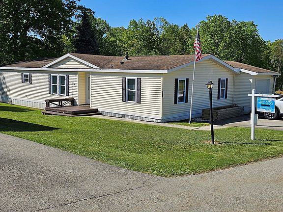 Exterior Image-13-Commodore 123 Sunny Acres