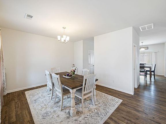 2nd image of 802 Longhorn Dr