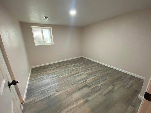 4th image of 1122 32nd Ave #B