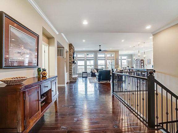 5th image of 5934 Laurel Run Dr