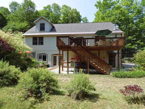6019 Pincherry Rd, Charlevoix, MI 49720